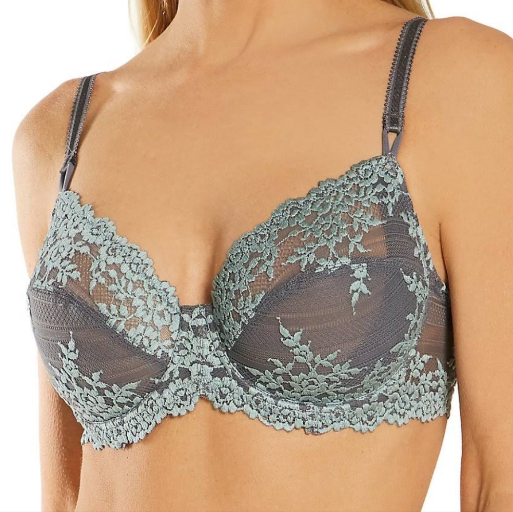 💕EUC Wacoal Brand Intimates Ladie's Embrace Lace Unlined Underwire Lace Bra, 34